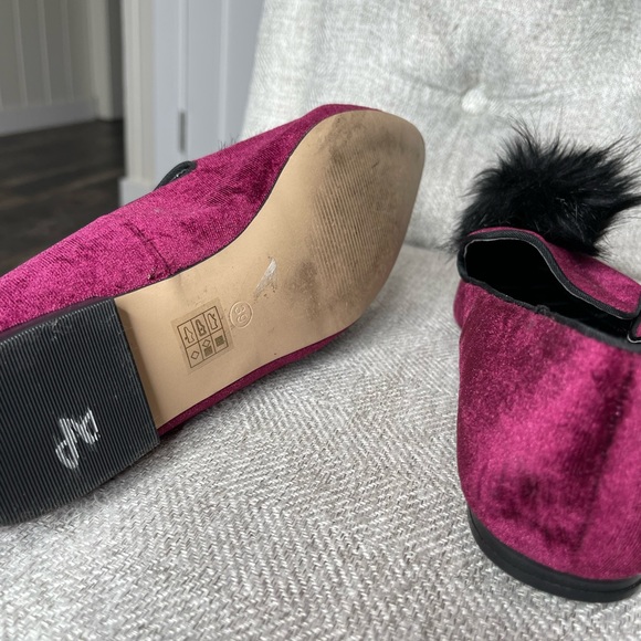 Kurt Geiger Womens Purple Velvet Black Poof Accent Flats Shoes Size 39 8 US - Picture 3 of 4